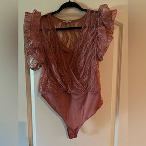 Bodysuit with ruffle sleeves